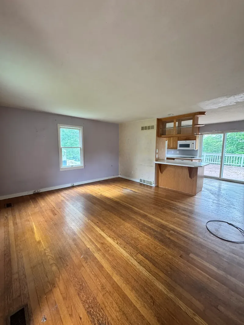 Before renovation: living room at 25 Locust Ln, Upper St. Clair